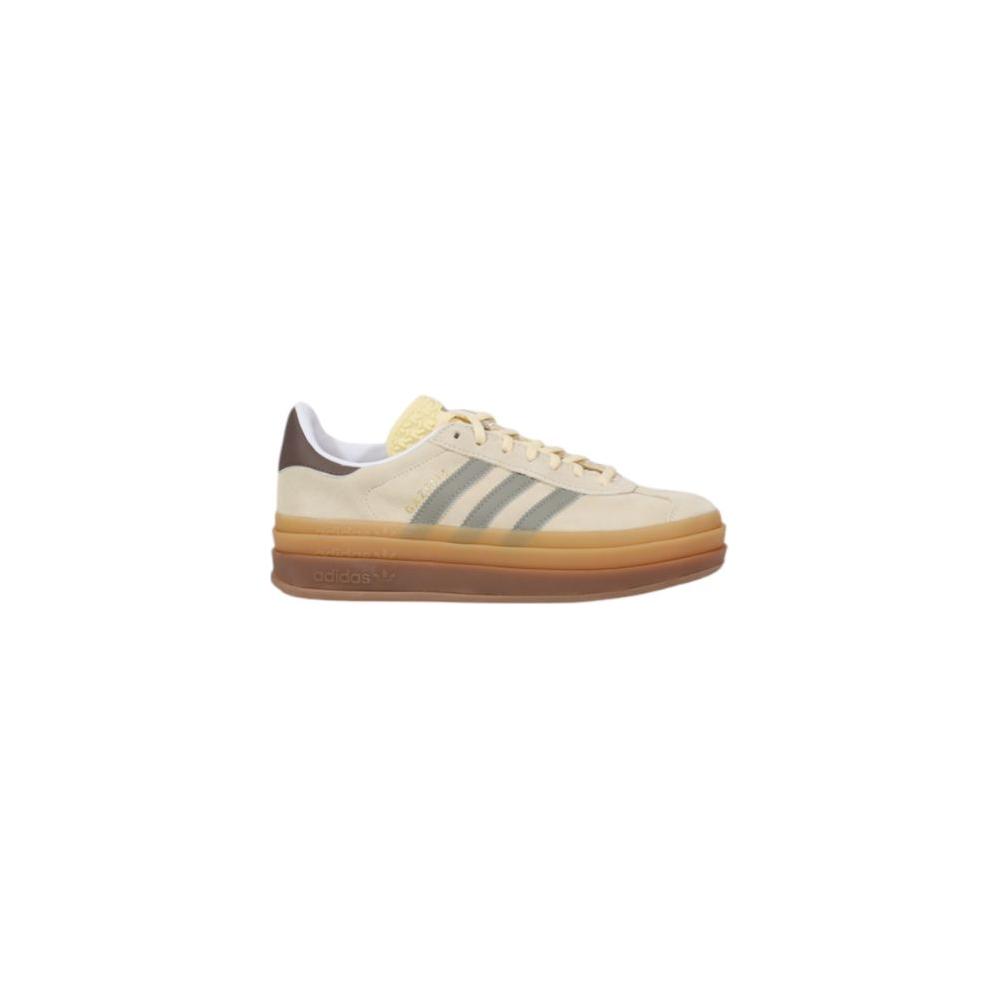 Adidas Gazelle Bold W cream suede leather sneaker with modern thick sole design.