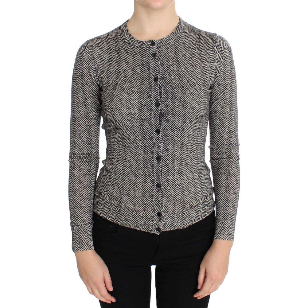 优雅的黑白羊毛开衫