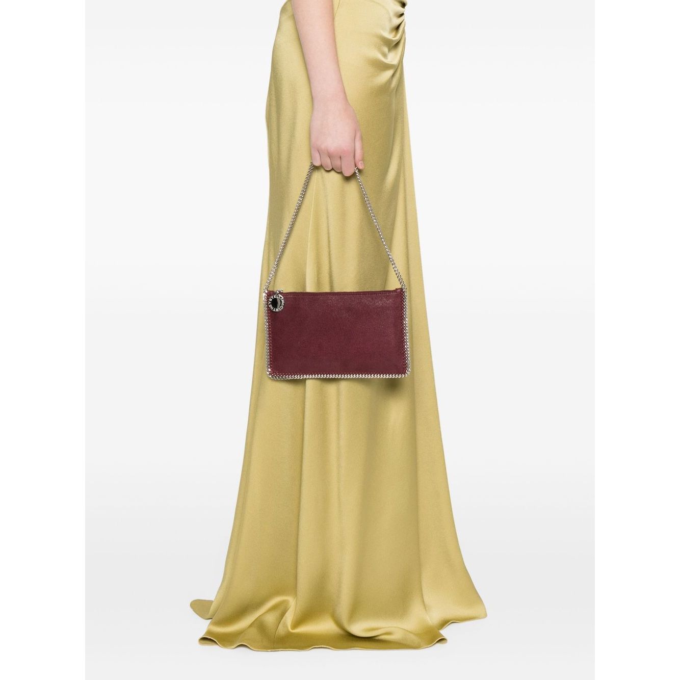 Front view with bag zipped and handles upright.