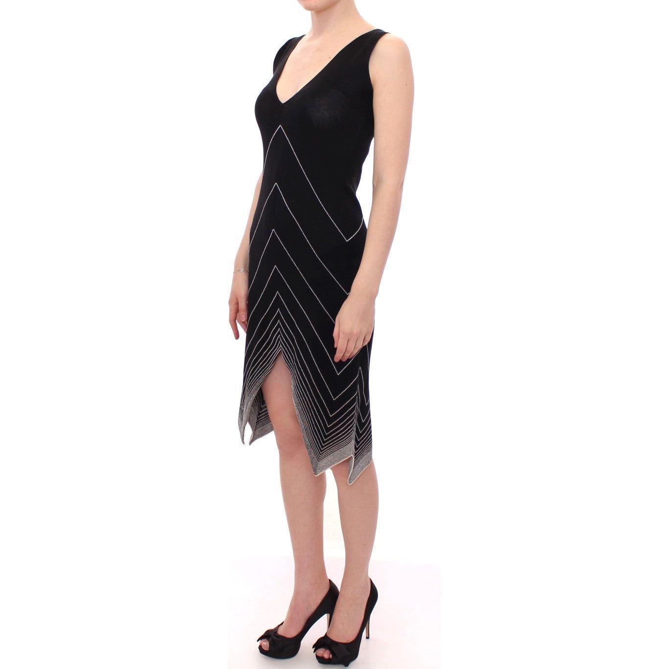 别致的单色针织连衣裙