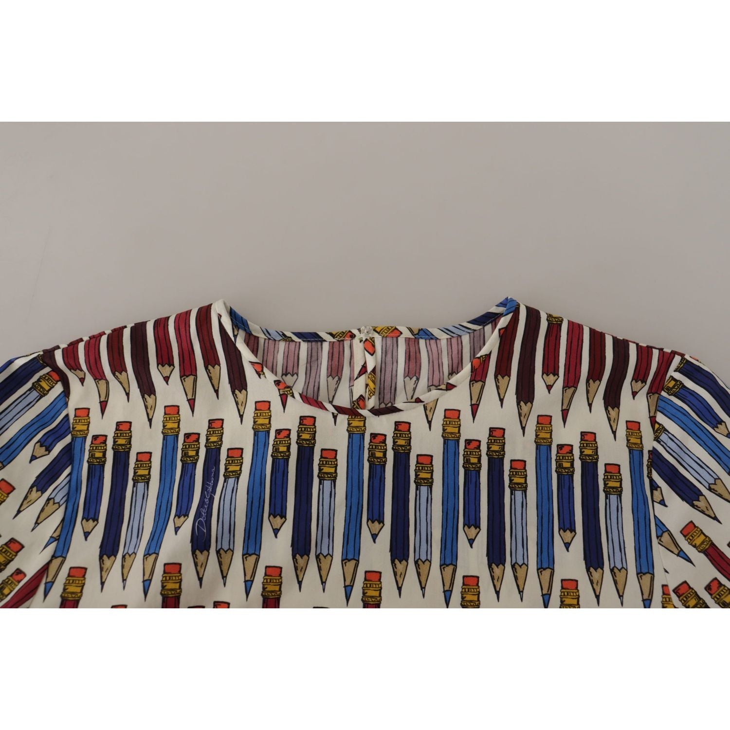 别致的白色铅笔印花短袖衬衫