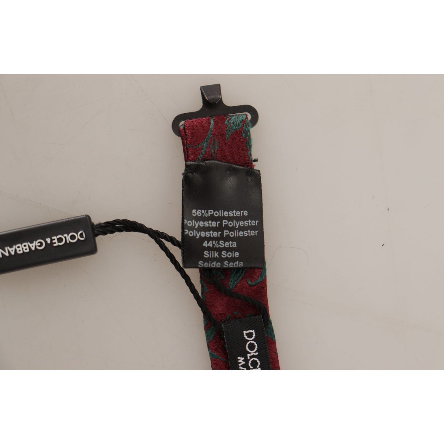 ربطة عنق أنيقة بنقوش عنابية من دولتشي آند غابانا