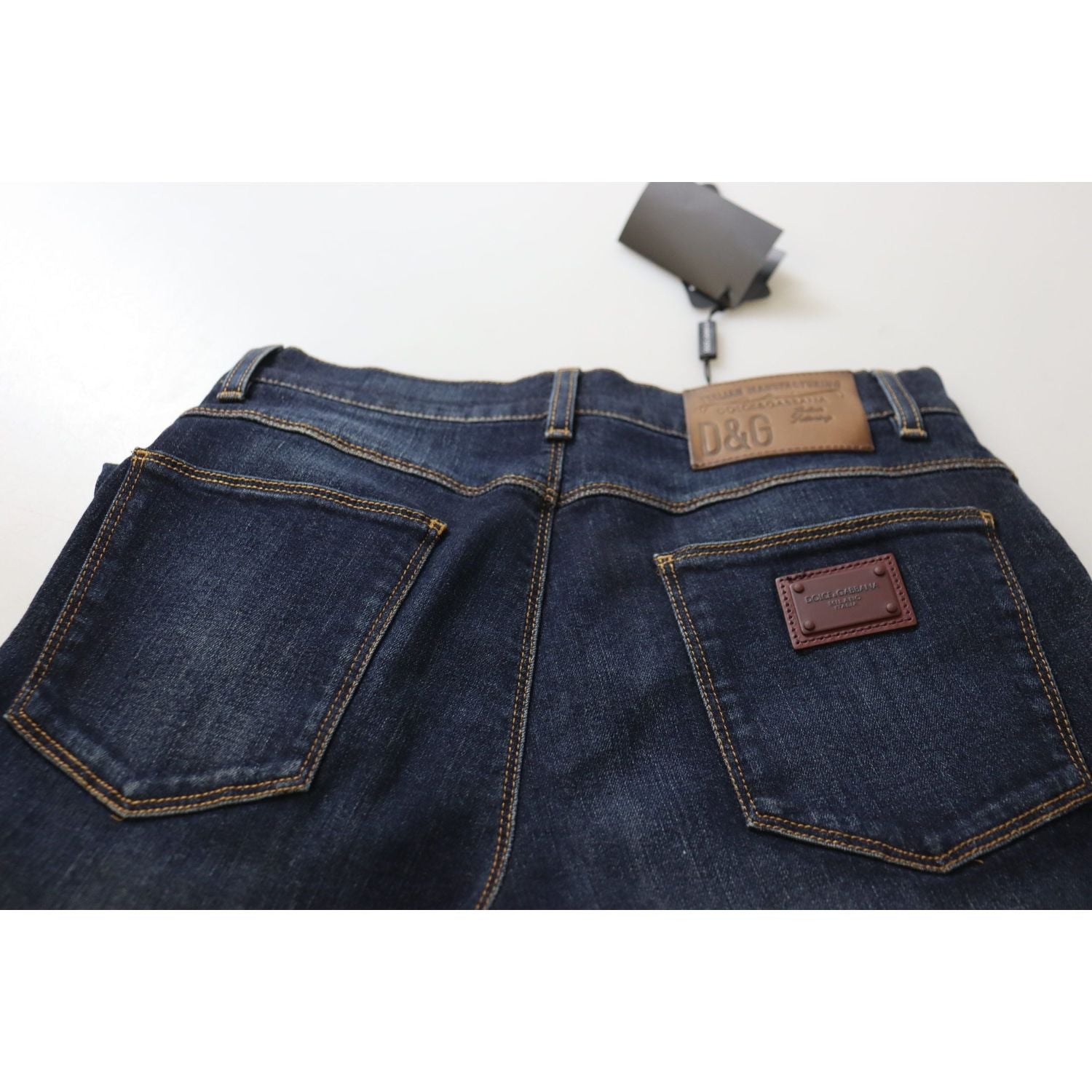 高腰紧身牛仔裤提升你的牛仔品味