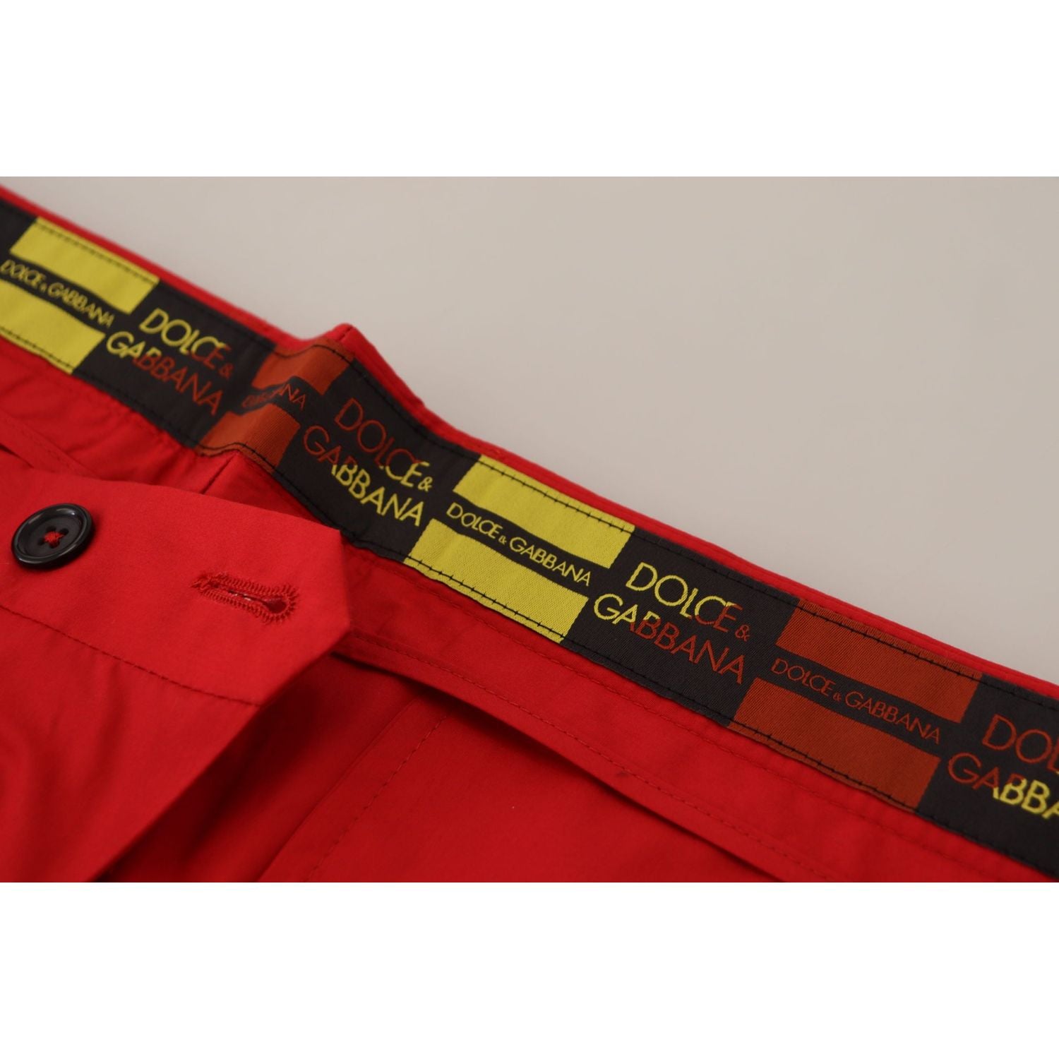 بنطال شينو أنيق بقصّة Slim Fit باللون القرمزي من Dolce &amp; Gabbana