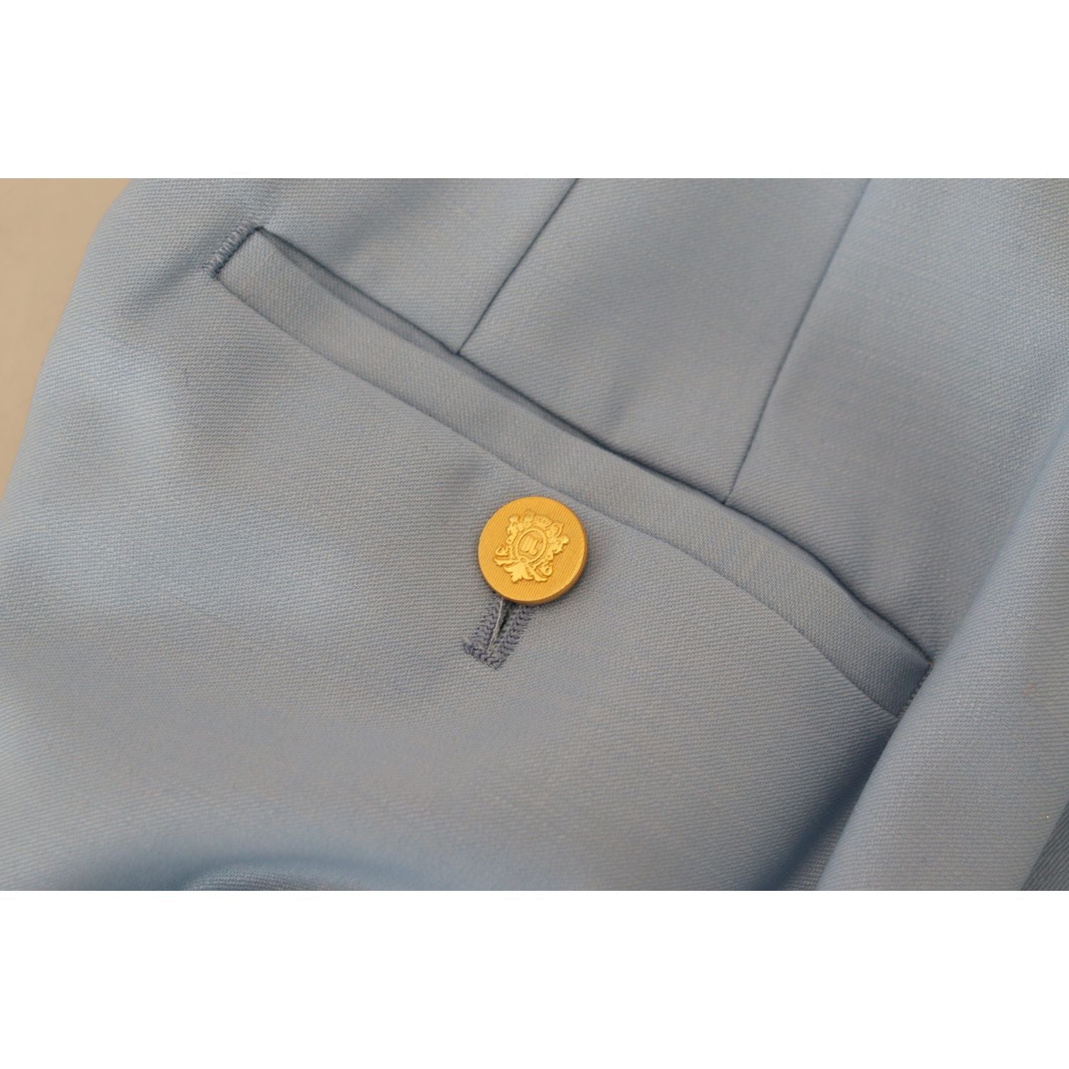 بنطلون دولتشي آند غابانا الأنيق المصنوع من مزيج الصوف والحرير باللون الأزرق الفاتح