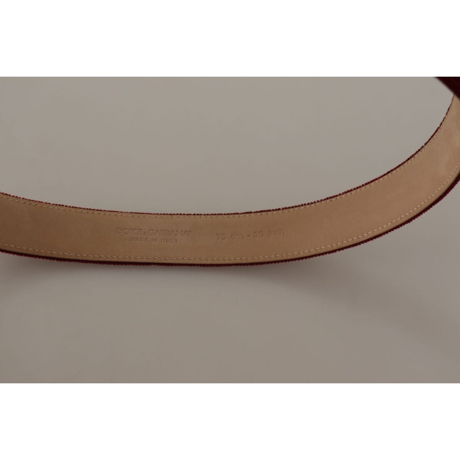 优雅天鹅绒徽标雕刻腰带