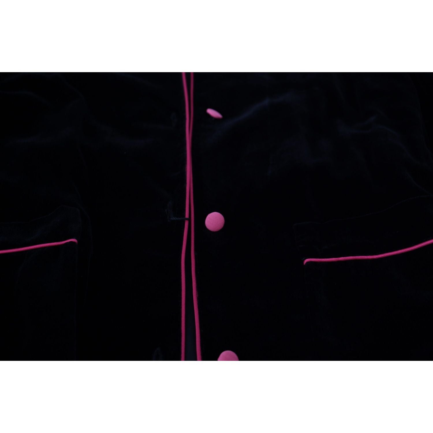 سترة أنيقة من مزيج الحرير باللون الأسود مع حزام للخصر من دولتشي آند غابانا