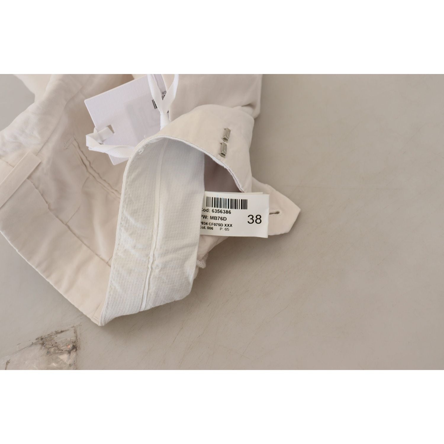 优雅高腰锥形白裤