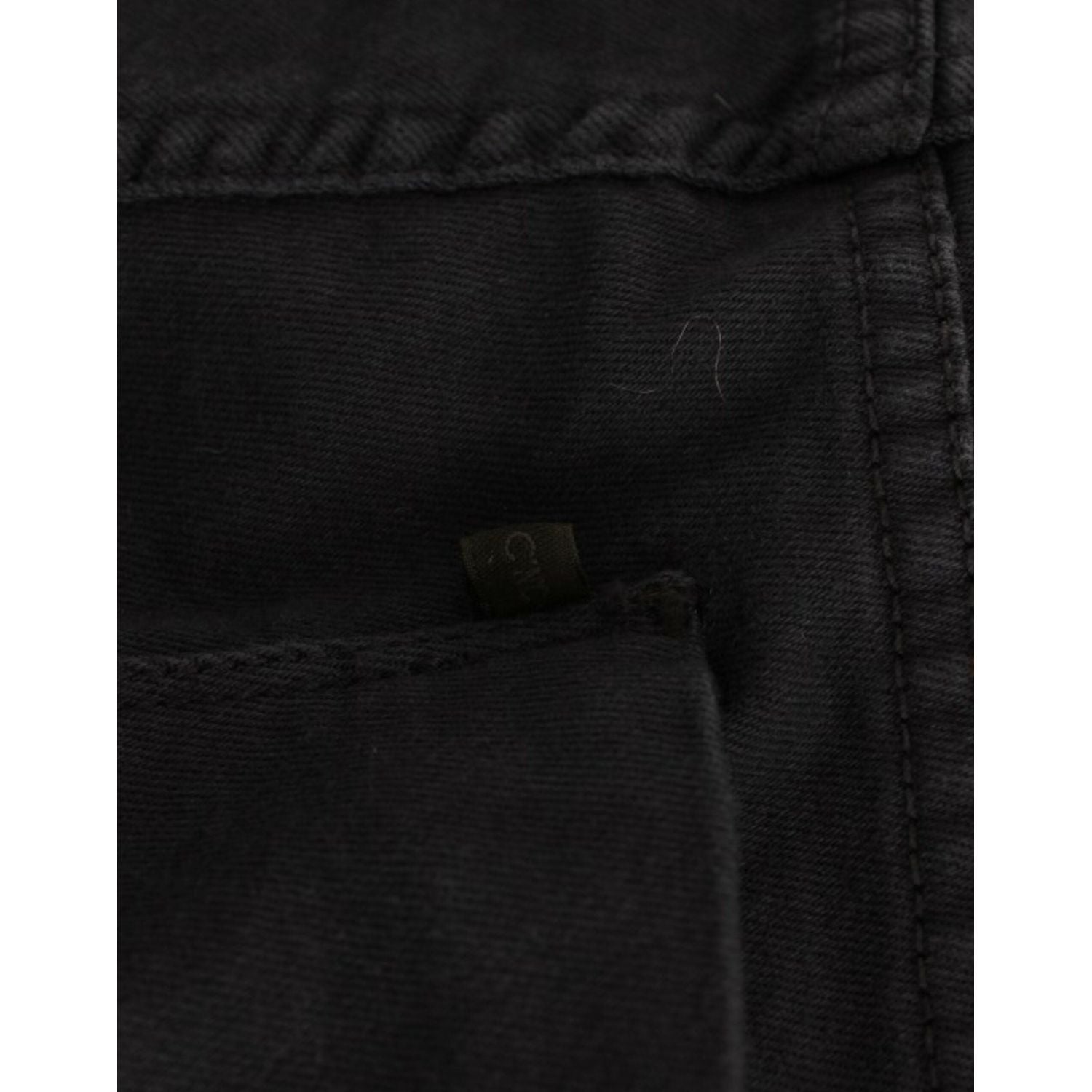 别致的蓝色直筒牛仔裤