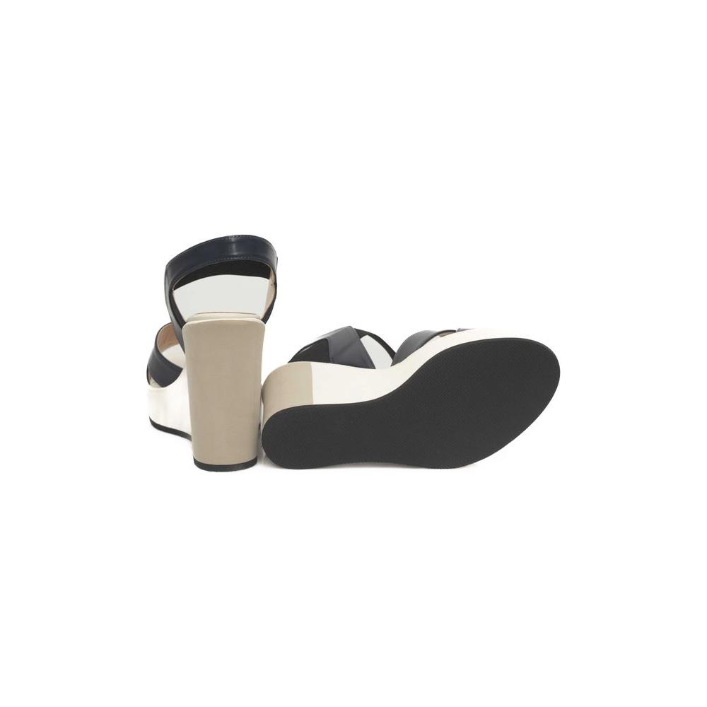 صندل نسائي من الجلد باللون الأزرق من Cerruti 1881