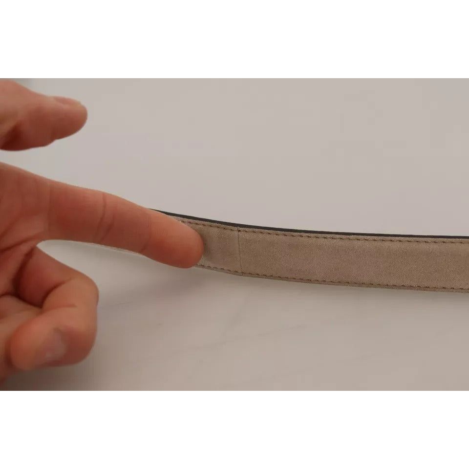 حزام دولتشي آند غابانا من الجلد المخملي باللون البيج مع مشبك معدني باللون الذهبي