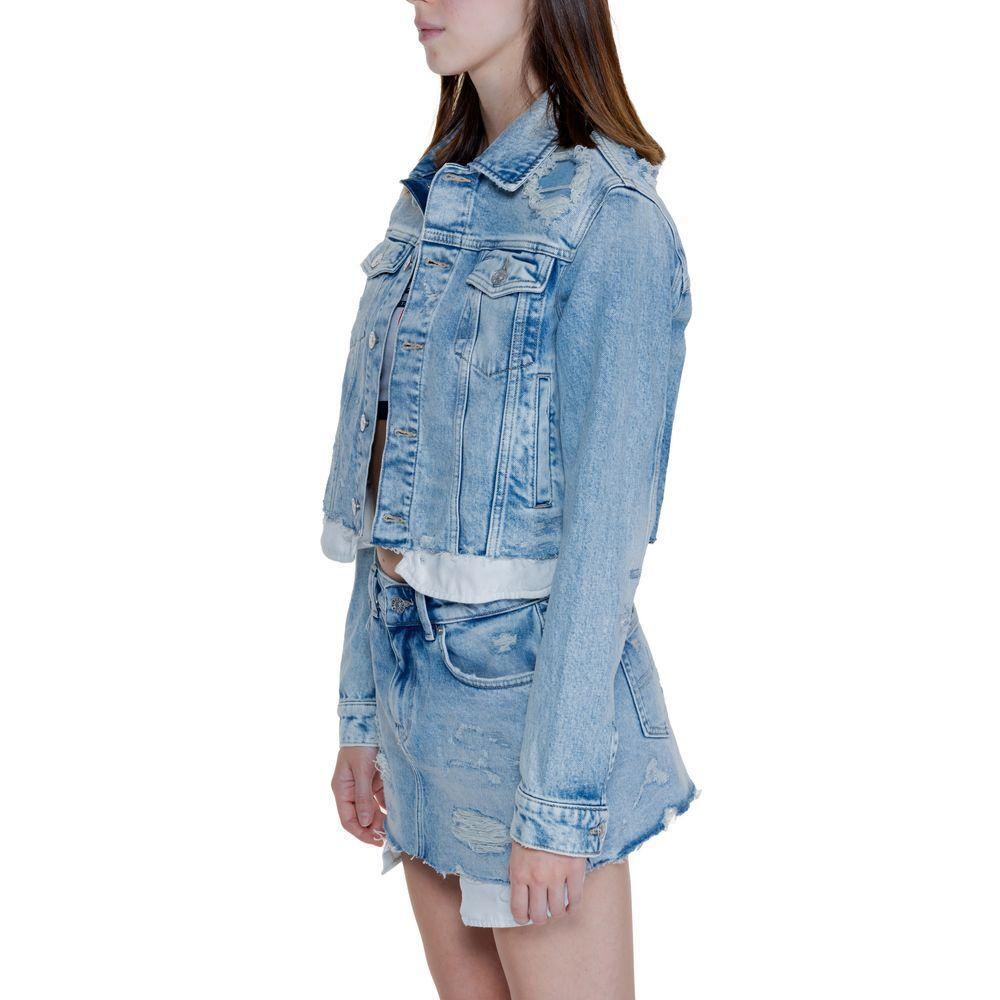Front view with bag zipped and handles upright.