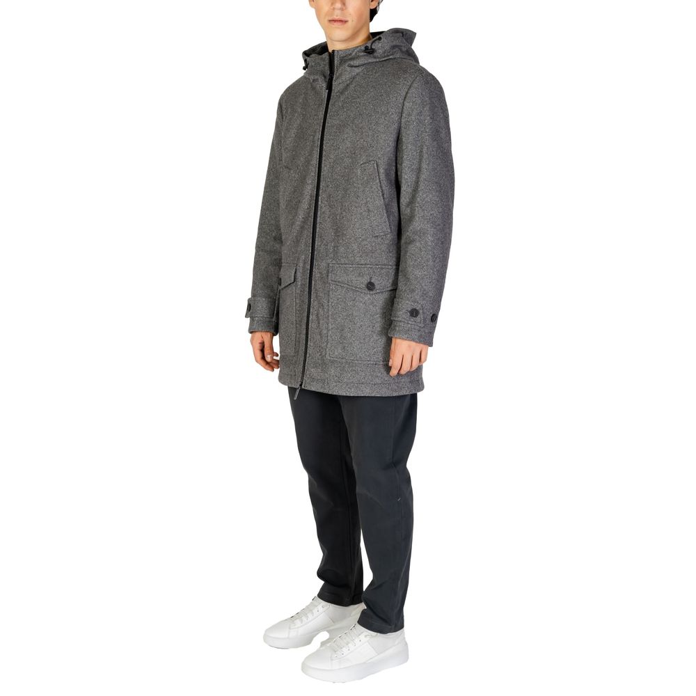 Front view with bag zipped and handles upright.