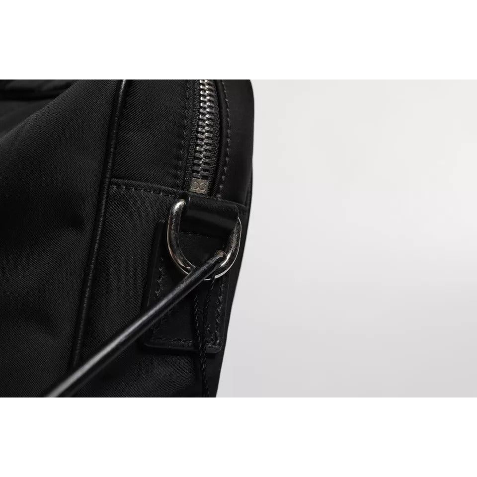 Front view with bag zipped and handles upright.