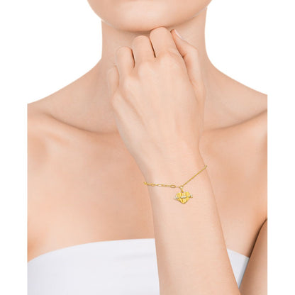 Woman wearing a gold bracelet with a heart charm, demonstrating Viceroy Jewels' elegant design for ladies.