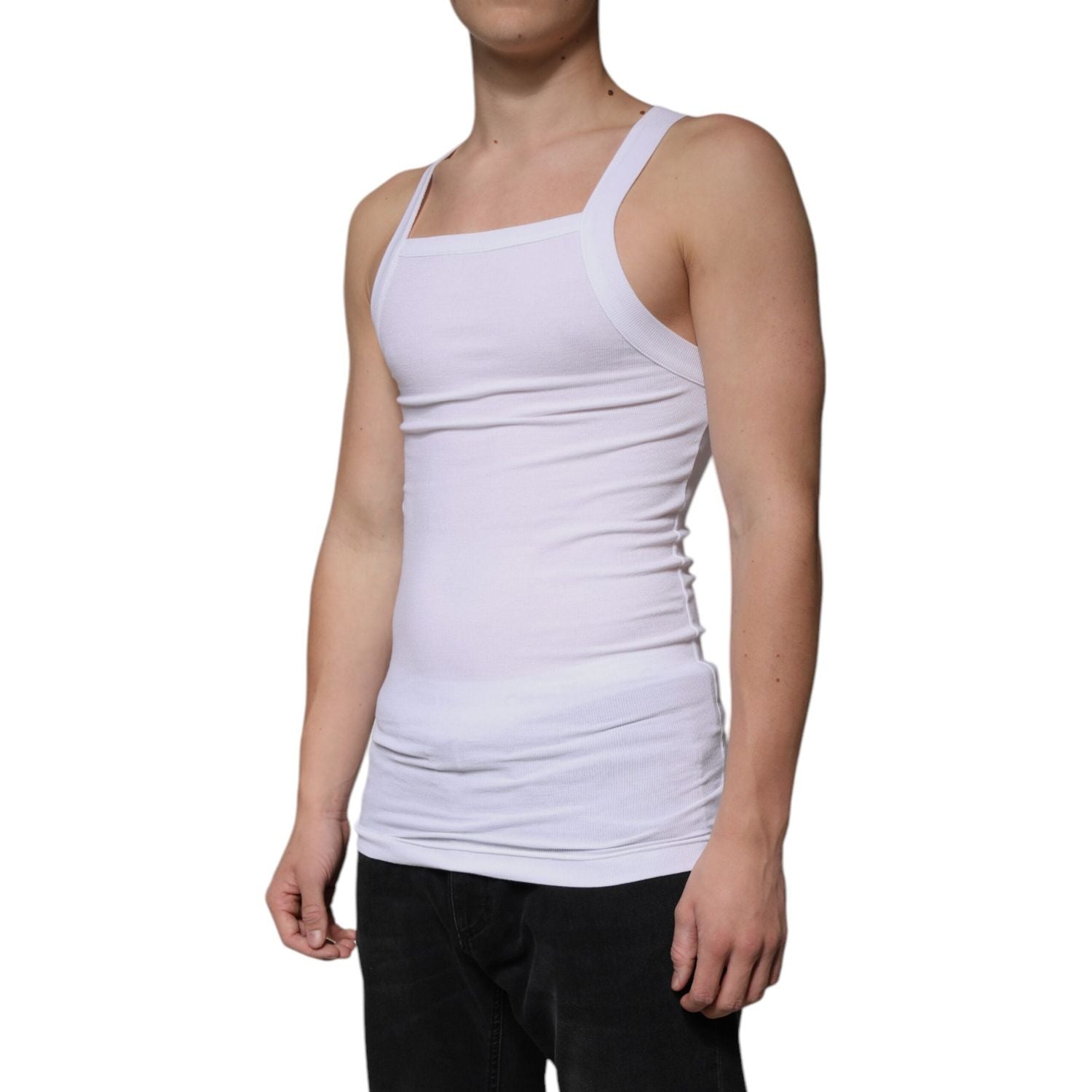 Front view with bag zipped and handles upright.