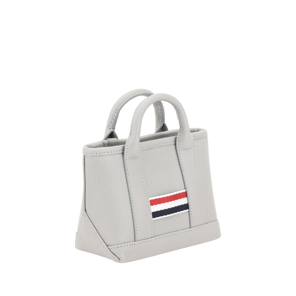 Front view with bag zipped and handles upright.