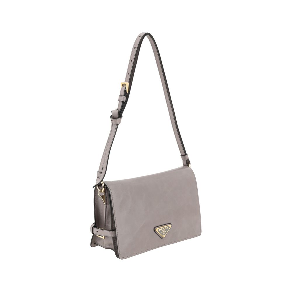 Front view with bag zipped and handles upright.