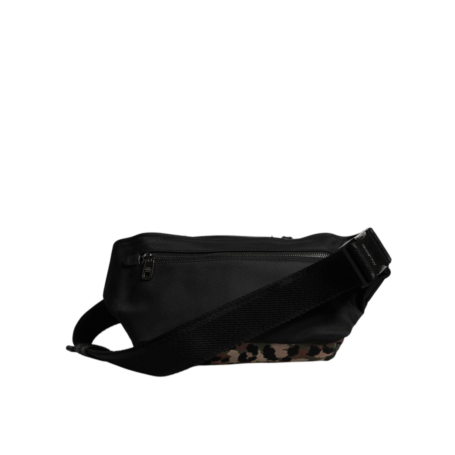 Front view with bag zipped and handles upright.