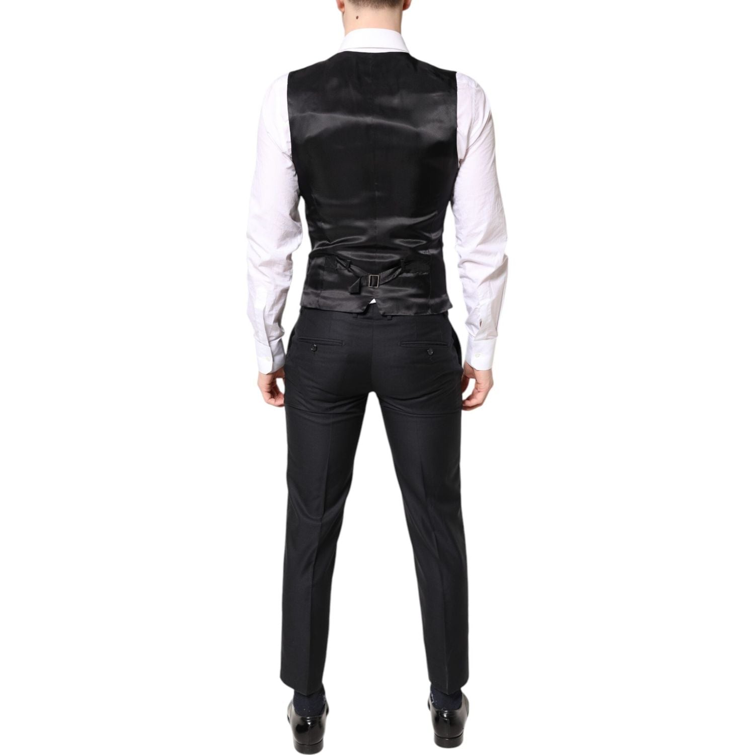 Front view with bag zipped and handles upright.