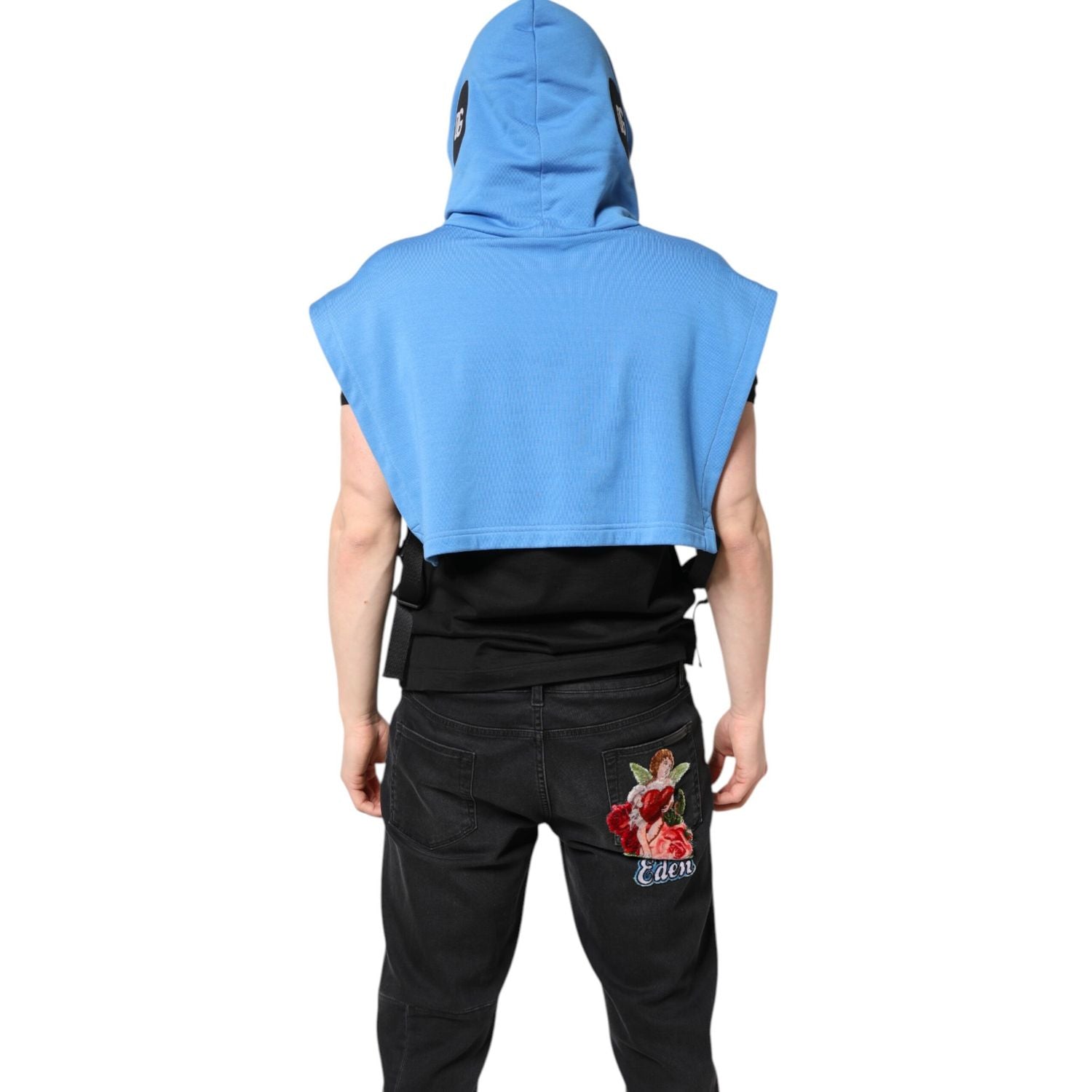 Front view with bag zipped and handles upright.