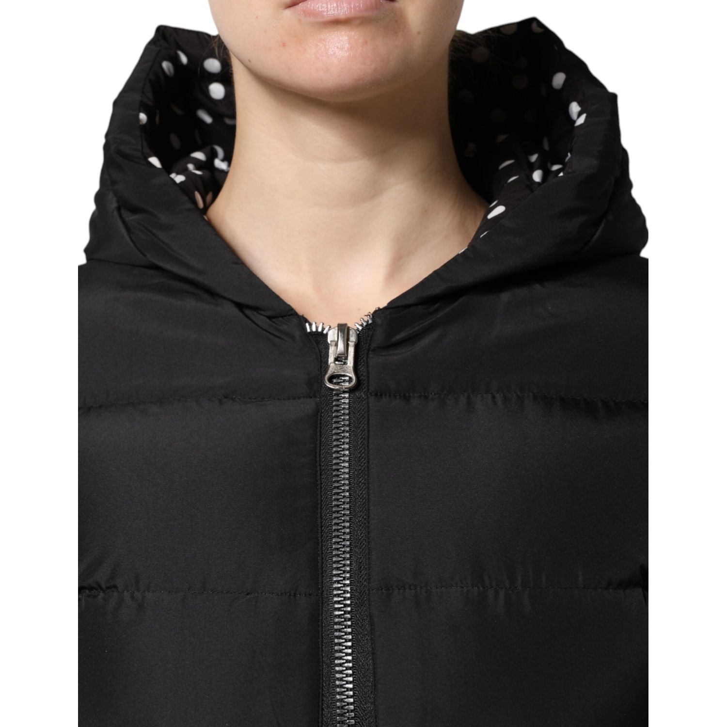 Front view with bag zipped and handles upright.