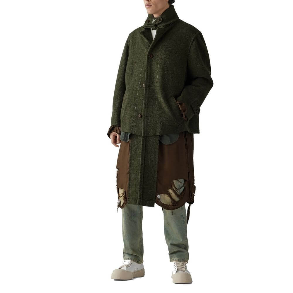 Front view with bag zipped and handles upright.