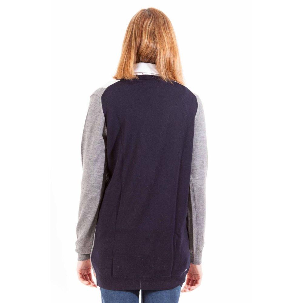 Front view with bag zipped and handles upright.