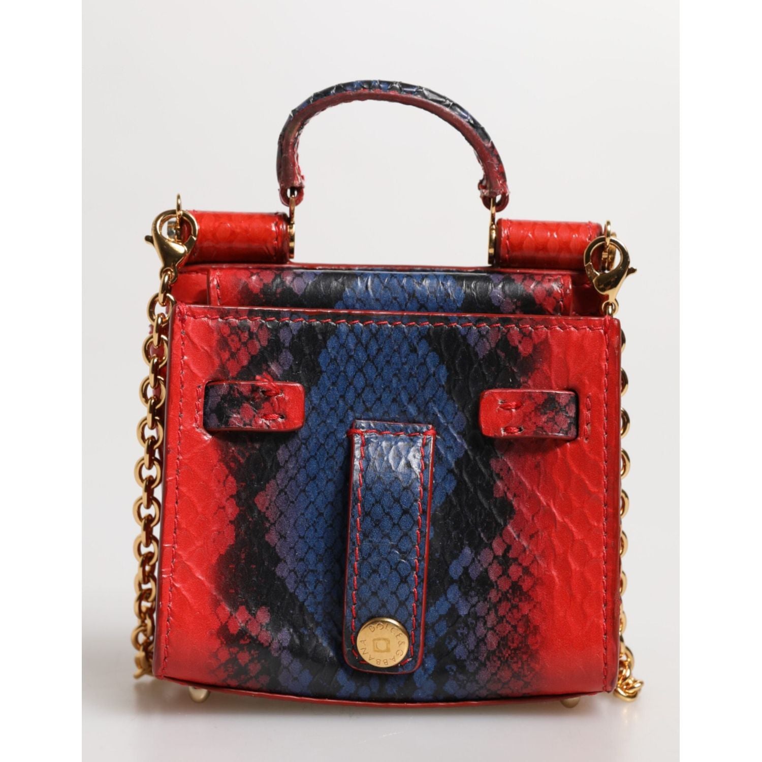 Front view with bag zipped and handles upright.