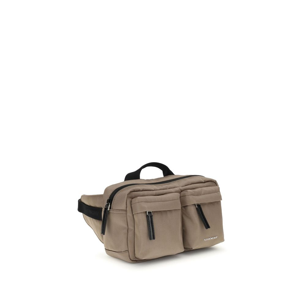 Front view with bag zipped and handles upright.