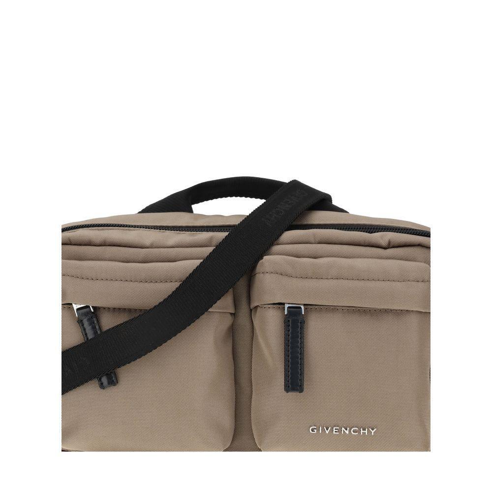 Front view with bag zipped and handles upright.