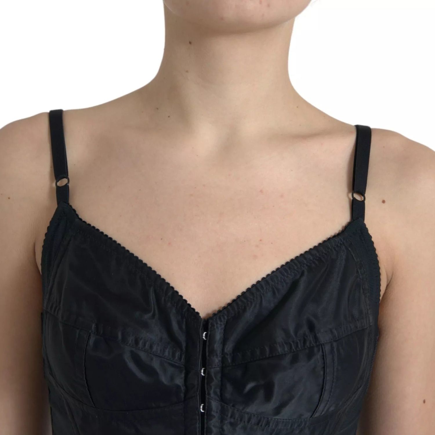 Front view with bag zipped and handles upright.