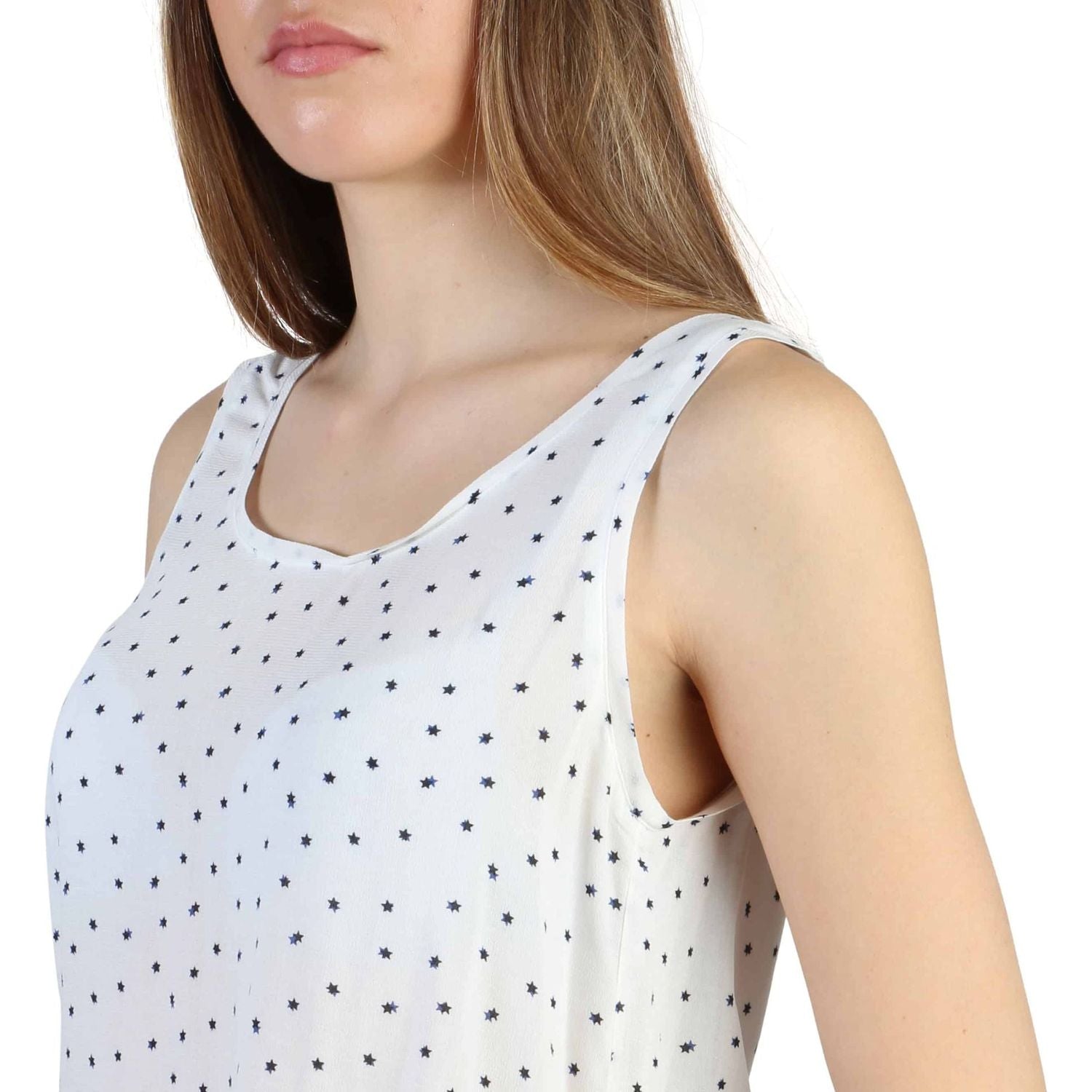 بلوزات أرماني جينز 