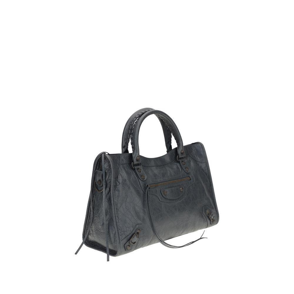 Front view with bag zipped and handles upright.