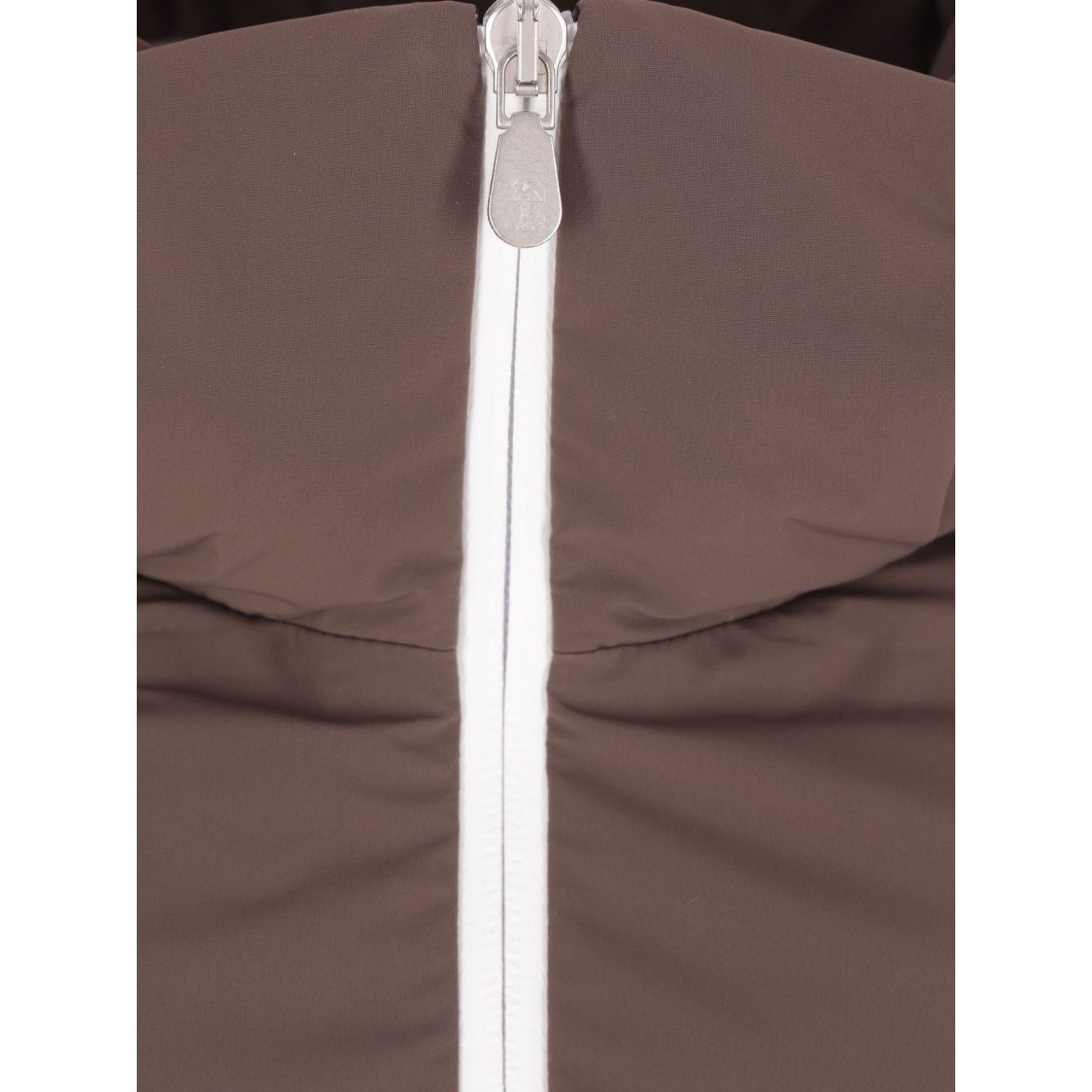 Front view with bag zipped and handles upright.