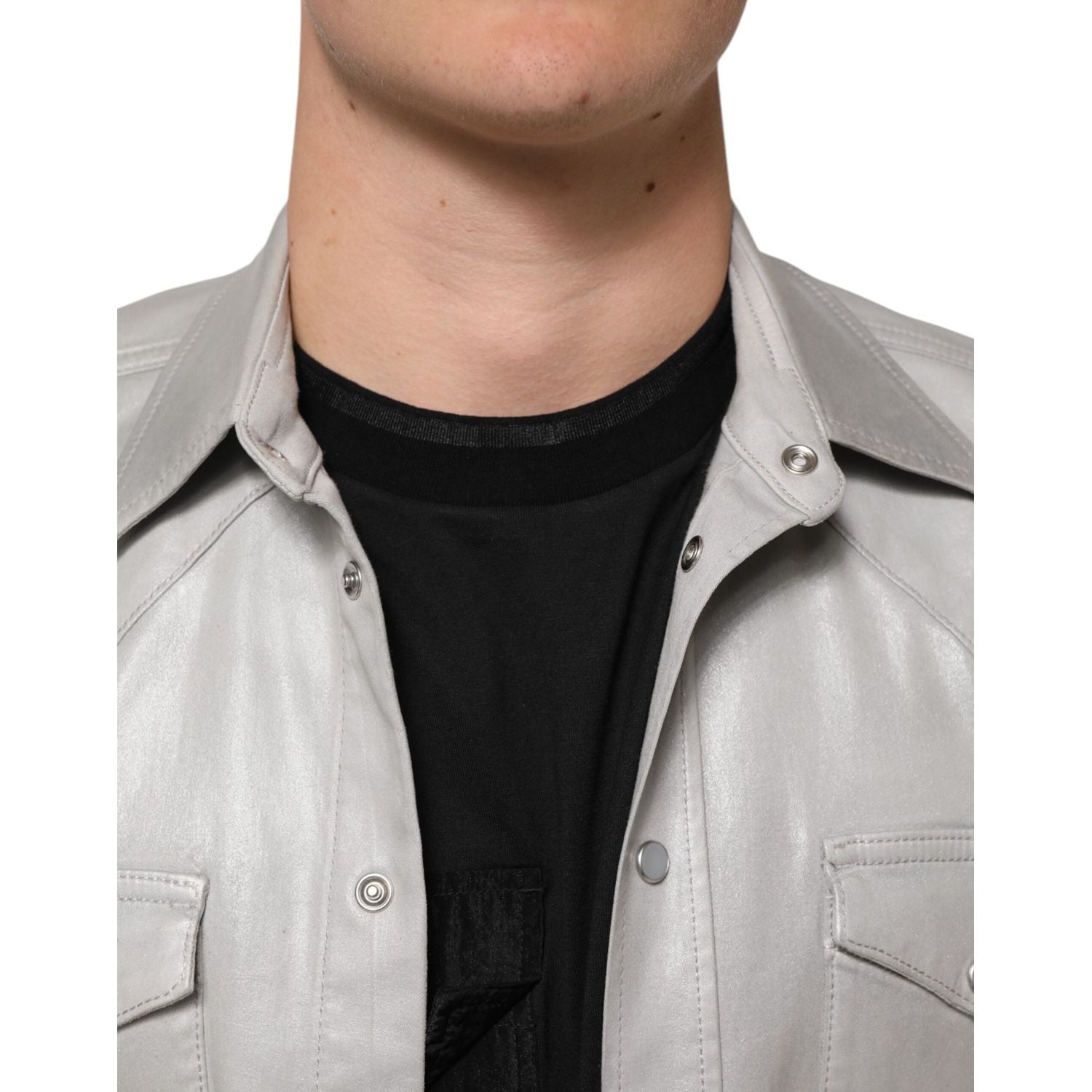 Front view with bag zipped and handles upright.