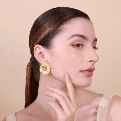 Woman wearing ETRUSCA JEWELS JEWELRY Mod. WSET00767.YG earrings, showcasing elegant design and style.