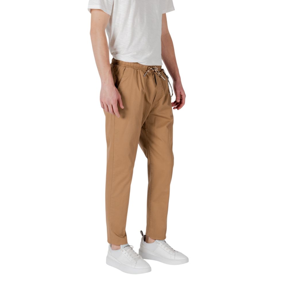 Man wearing Gianni Lupo Brown Cotton Casual Pants with elastic waistband and ankle-length cut for a modern urban style.