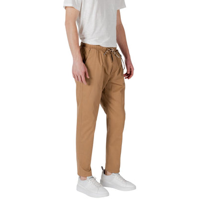 Man wearing Gianni Lupo Brown Cotton Casual Pants with elastic waistband and ankle-length cut for a modern urban style.