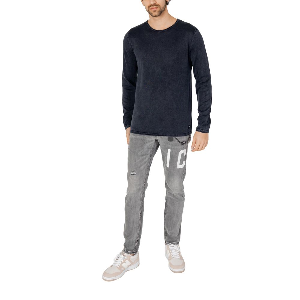 Model wearing Jack Jones Blue Cotton Sweatshirt with jeans, showcasing a casual refined style, made from 100% cotton for comfort.