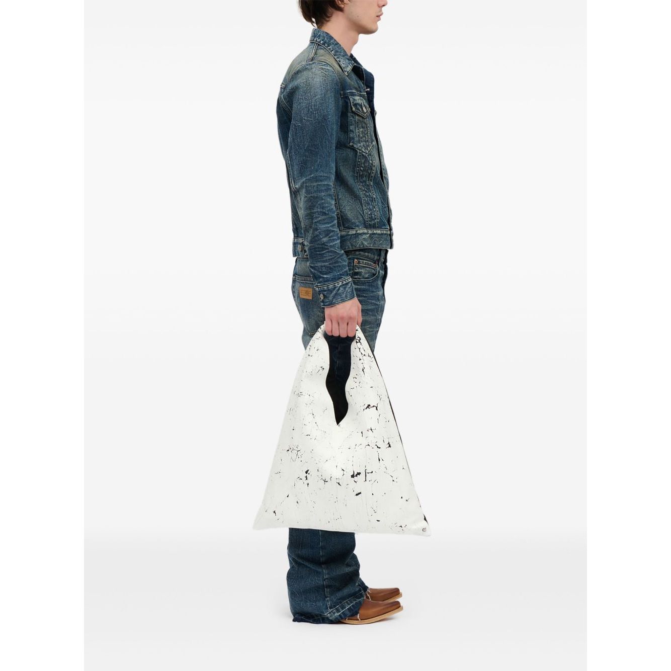 Front view with bag zipped and handles upright.