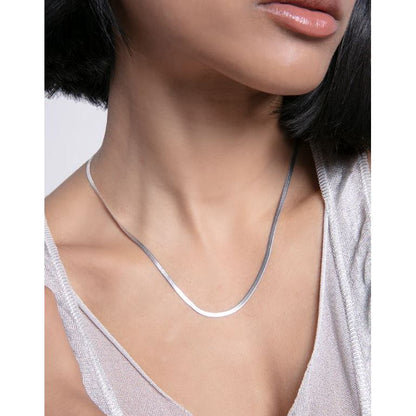 VICEROY JEWELS Mod. 9133C100-00 silver necklace for ladies displayed on model, showcasing elegant design and craftsmanship.