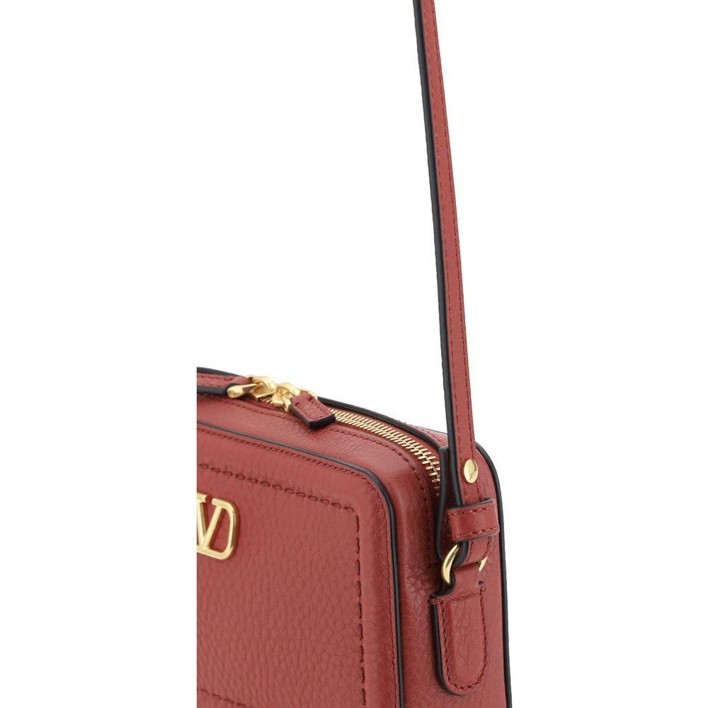 Front view with bag zipped and handles upright.