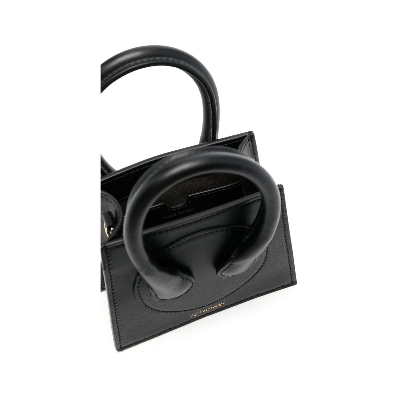 Front view with bag zipped and handles upright.